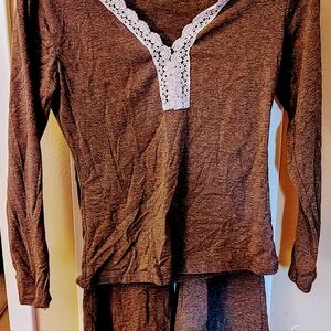Women's Aranee Grey Small Pajamas Top And Bottoms. Pants Have Stains On Front.